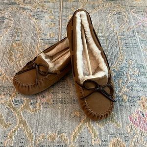 Brand new UGG W Bella II moccasin slippers in Chestnut